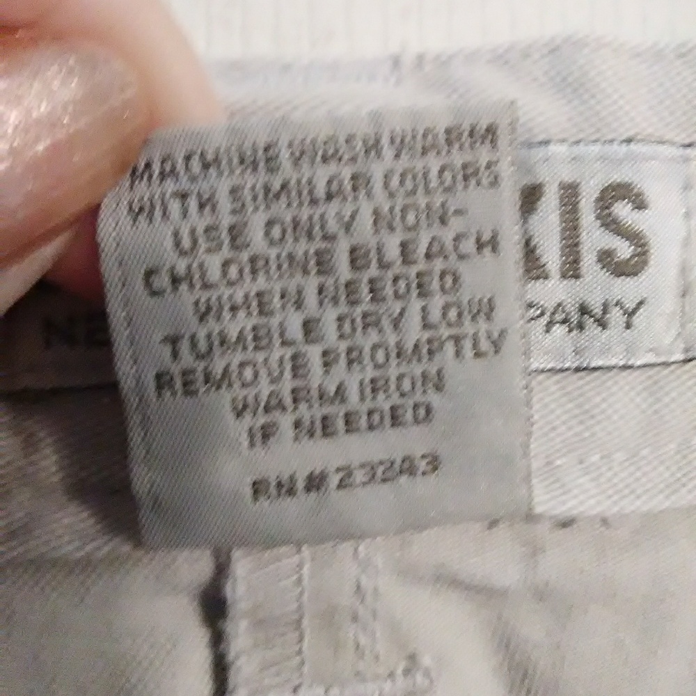 NY Khaki shorts - Picture 5 of 5